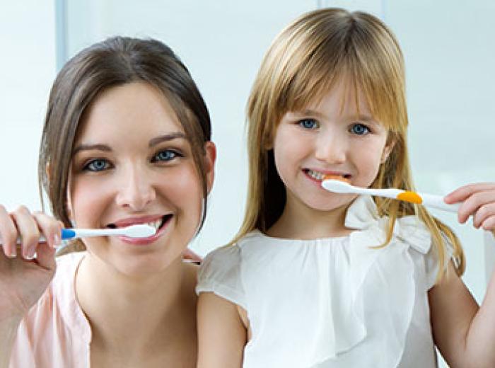Choosing the Right Toothbrush: Types & Tips for Oral Health