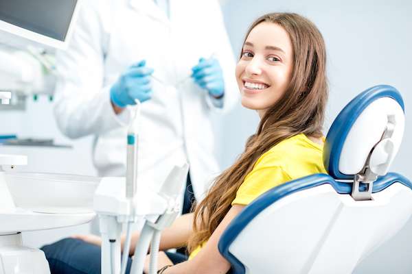 Four Fixes Your General Dentist Will Recommend For A Chipped Tooth